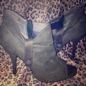 Cute heels!