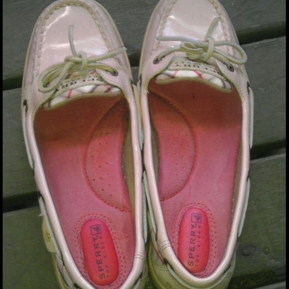 SOLD Sperry Angelfish Patent w/ plaid design - Picture 2 of 4