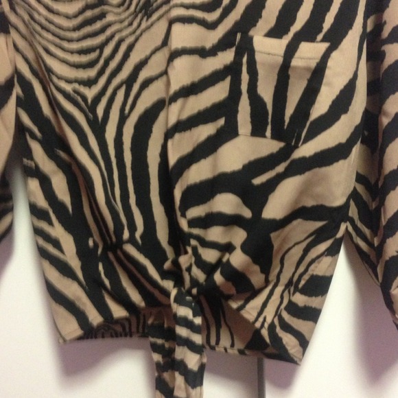 Zebra print tie blouse - Picture 2 of 2
