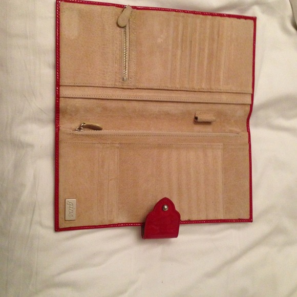 Give wallet / travel organizer. - Picture 2 of 2