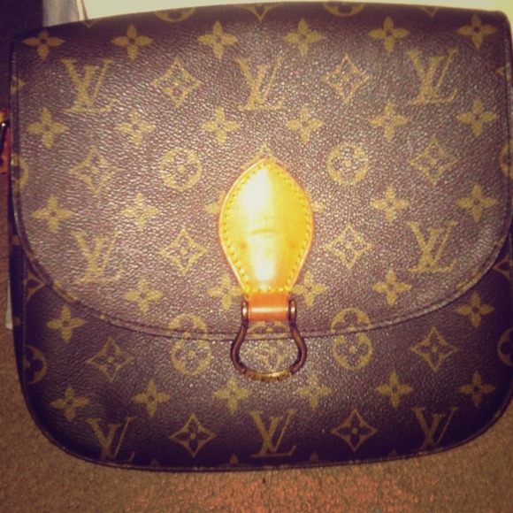 100% AUTHENTIC Louis Vuitton Saint Cloud!