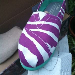 TOMS purple zebra, vegan slip ons size 5.5