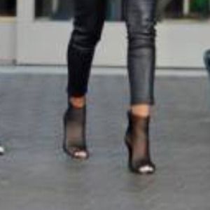 CAN YOU ID THESE SHOES?