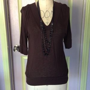 Quarter sleeve V-neck