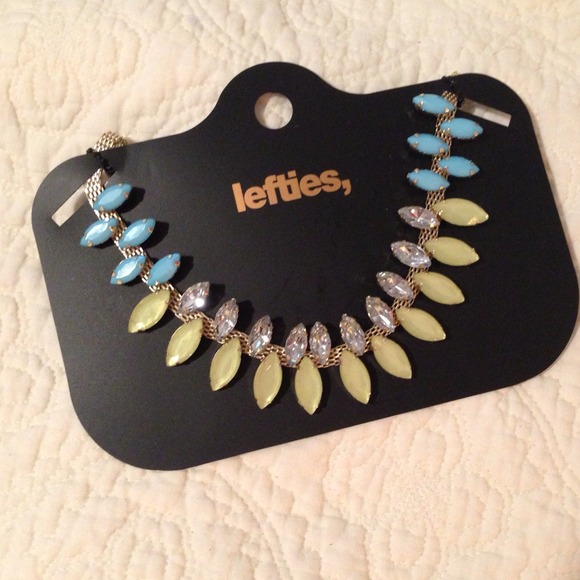 ❌❌SOLD in bundle❌❌Statement necklace - Picture 2 of 3