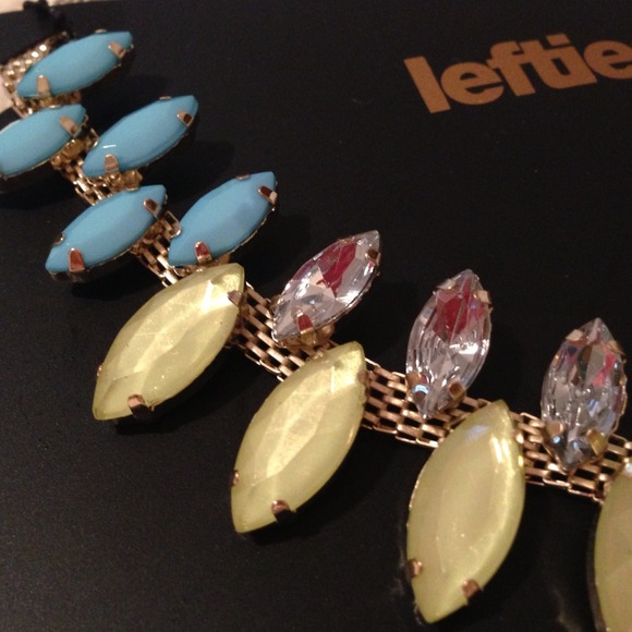 ❌❌SOLD in bundle❌❌Statement necklace - Picture 3 of 3