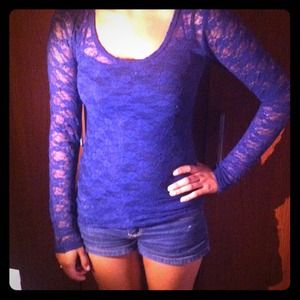 Gorgeous dark blue lace top 😍