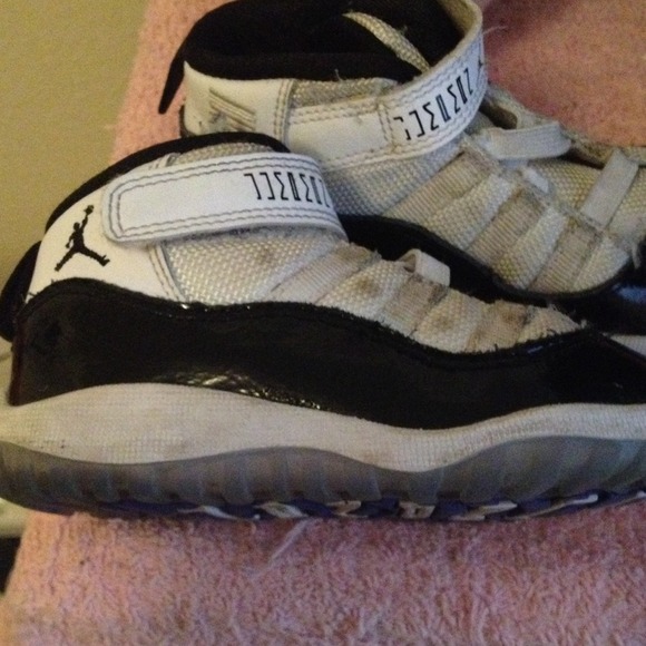 Kids Jordans - Picture 4 of 4