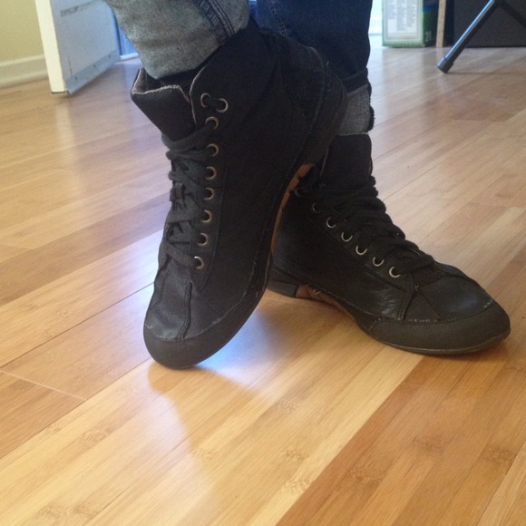 Kenneth Cole Black low tops! - Picture 2 of 4