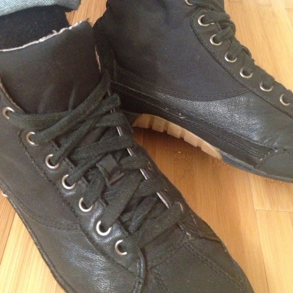 Kenneth Cole Black low tops! - Picture 3 of 4