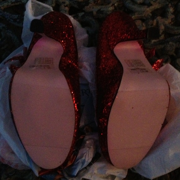 SOLD IN BUNDLE Ruby red glitter heels by Leg Ave - Picture 4 of 4