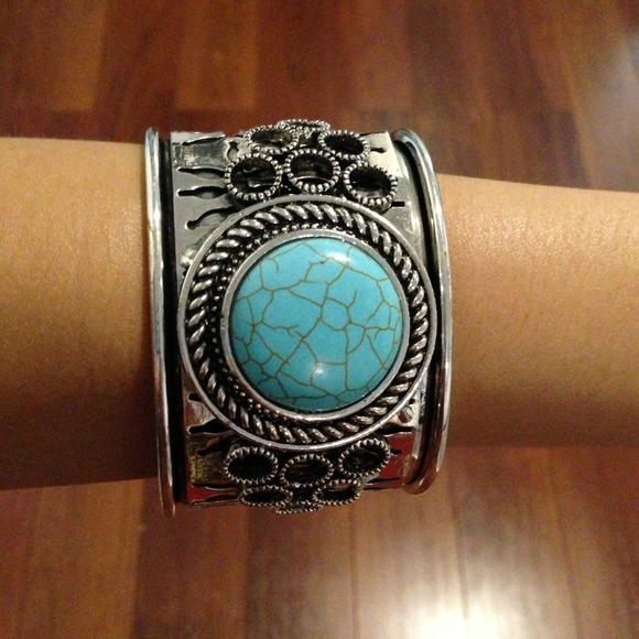 Cuff bracelet with turquoise stone