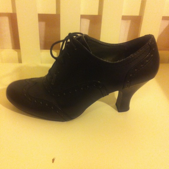 Timeless black lace up heels! - Picture 4 of 4