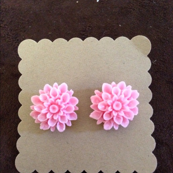 Stud earrings -- SOLD OUT --