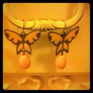 Flirty butterfly dangling earrings!