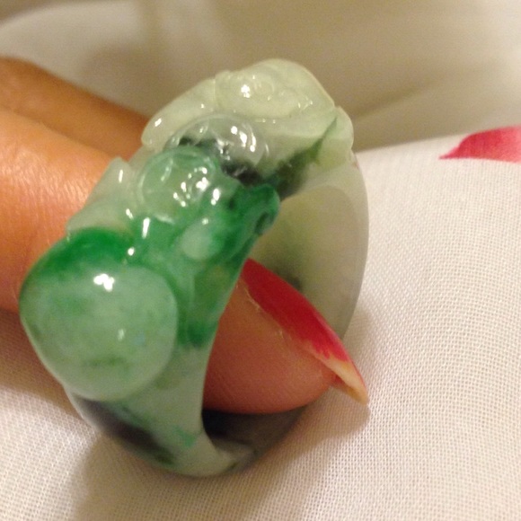 Ru yi and Blessing in front Jade ring is real jade