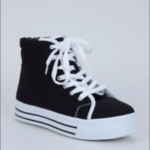 Qupid platform high top sneakers