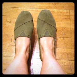 Army green Toms