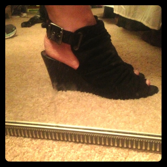 Simply Vera wedges