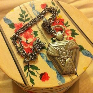 Unique Silver Tone Pendant Necklace