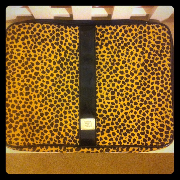 Liz Claiborne cheetah print laptop case. - Picture 1 of 4