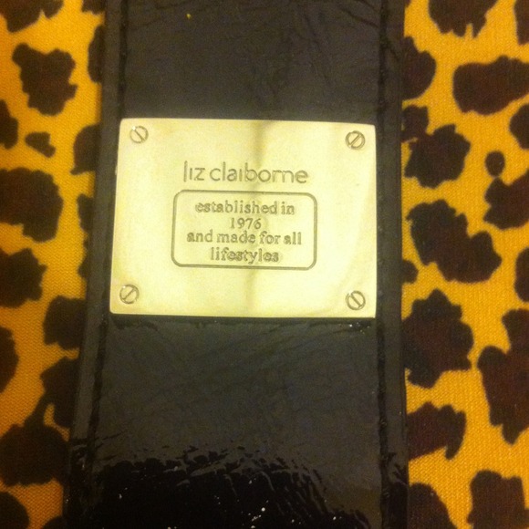 Liz Claiborne cheetah print laptop case. - Picture 2 of 4