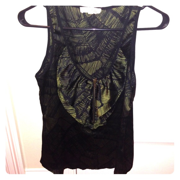 Forest green and black ruffle top - Picture 1 of 2