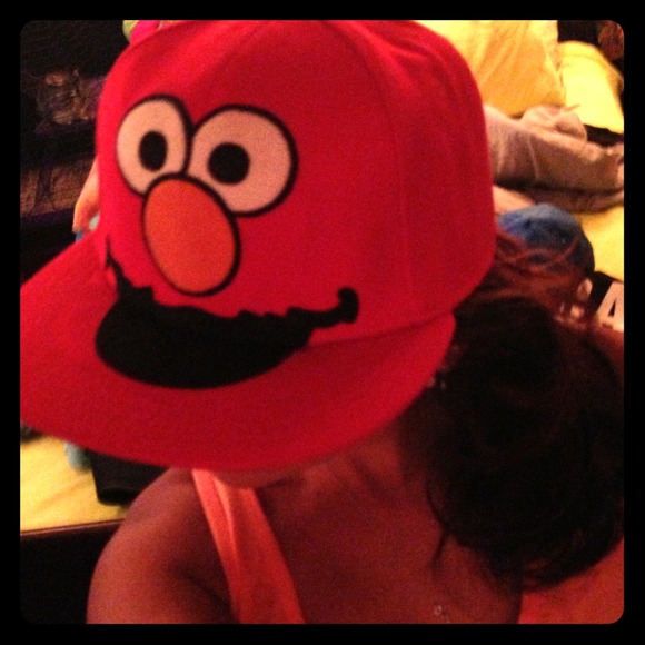 Elmo hat👀❤ - Picture 1 of 3