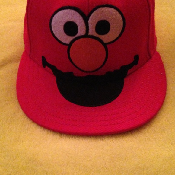 Elmo hat👀❤ - Picture 3 of 3