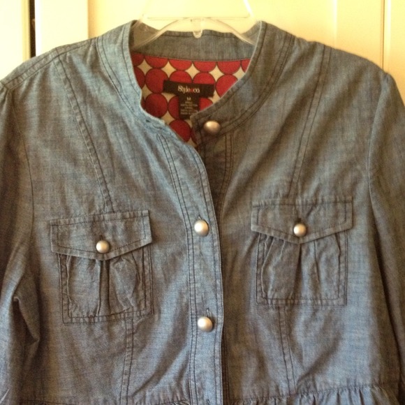 Jean jacket. - Picture 3 of 4