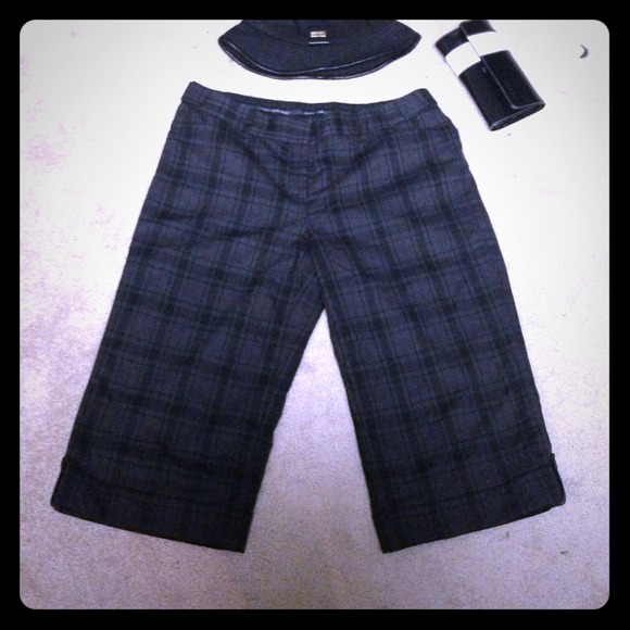 Sold Express editor capris !!