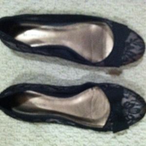 Nude with black lace ballerina flat