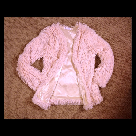 Creamy color furry  jacket