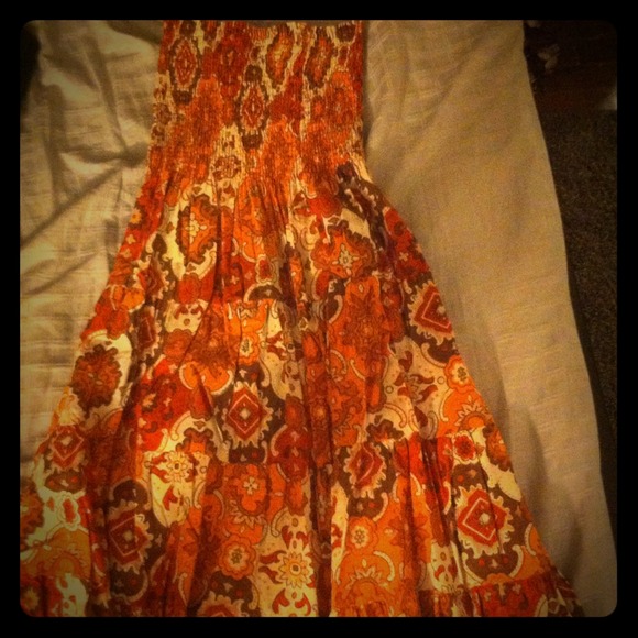 STRAPLESS COUNTRY STYLED DRESS