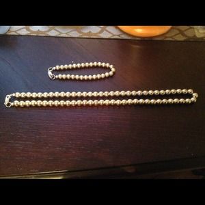 Necklace and bracelet set