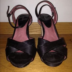 Black satin strappy pumps 3"