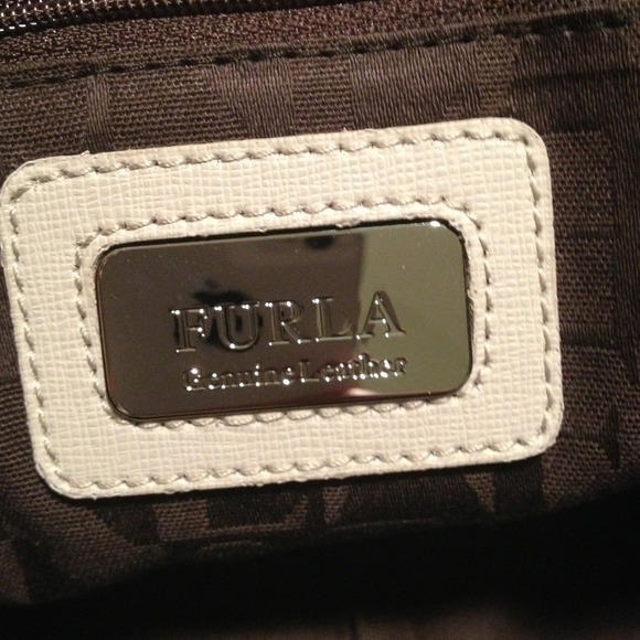 👏👏  HOST PICKS .. 🎉🎉🎉 FURLA  handbag - Picture 2 of 10