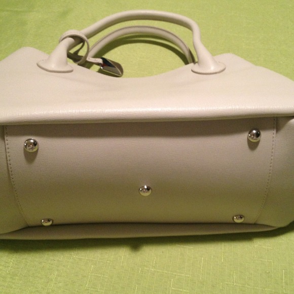 👏👏  HOST PICKS .. 🎉🎉🎉 FURLA  handbag - Picture 4 of 10