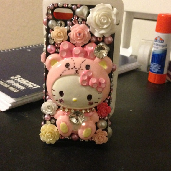 ❌SOLD❌Home made iPhone 5 hello kitty case(black)