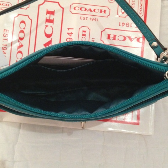 wristlet ! - Picture 2 of 3