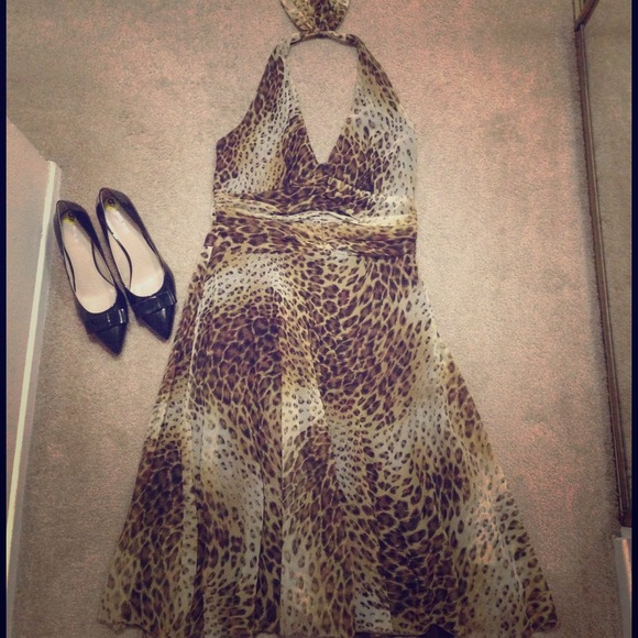 Dresses & Skirts - 🚫Sold* Beautiful leopard a-line dress.