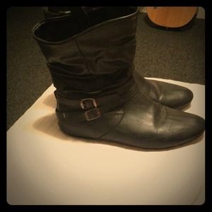 Black fake leather boots (forever 21)
