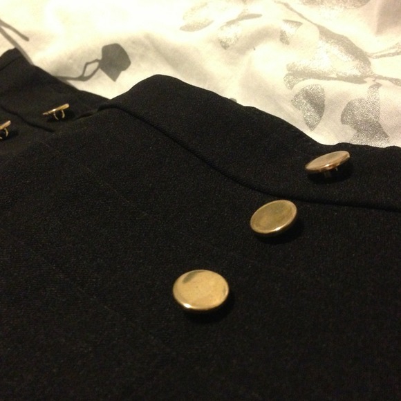 High-waisted Shorts - Picture 2 of 4