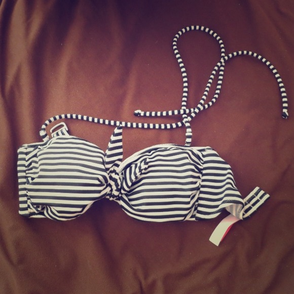 Victoria's secret bikini top - black and white - Picture 1 of 3