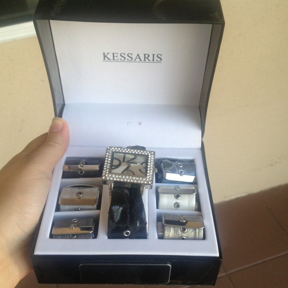 watch - Picture 2 of 3