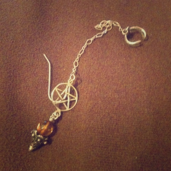 Beautiful pentagon earring with cuff and chain - Picture 1 of 2