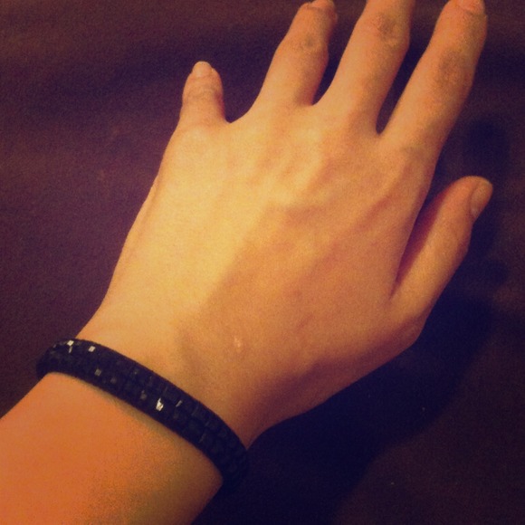Simple black bracelet - Picture 1 of 3