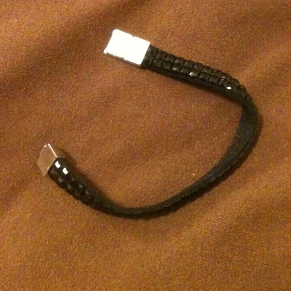 Simple black bracelet - Picture 2 of 3