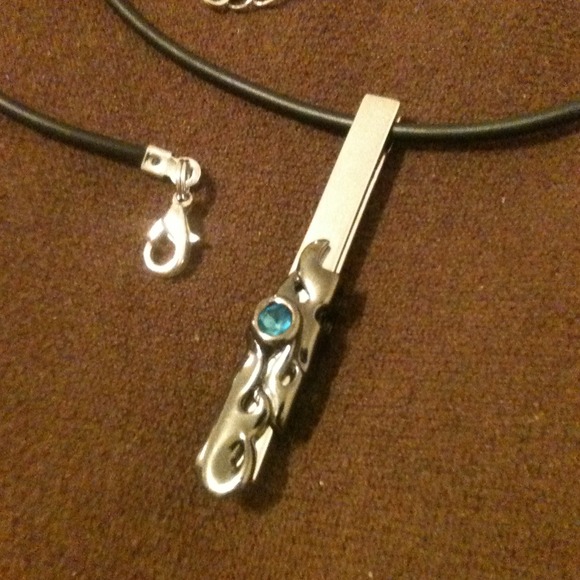 Simple silver grey blue necklace - Picture 2 of 2