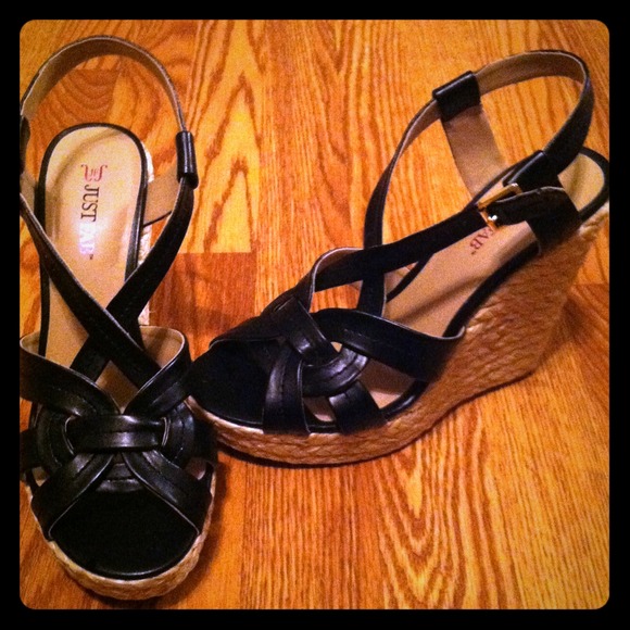 Black wedges